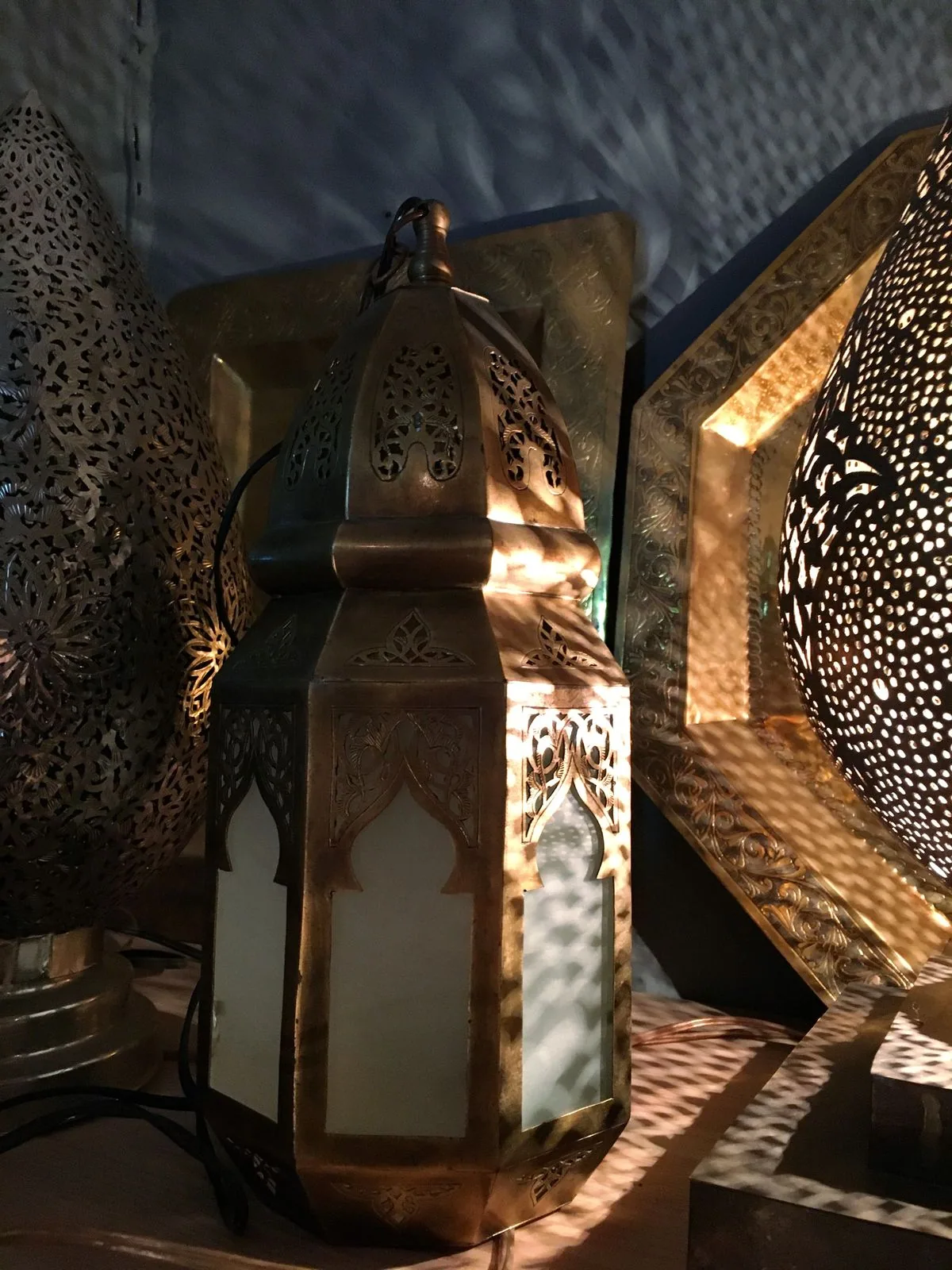 Handcrafted lanterns in Coffre Mystérieux gallery